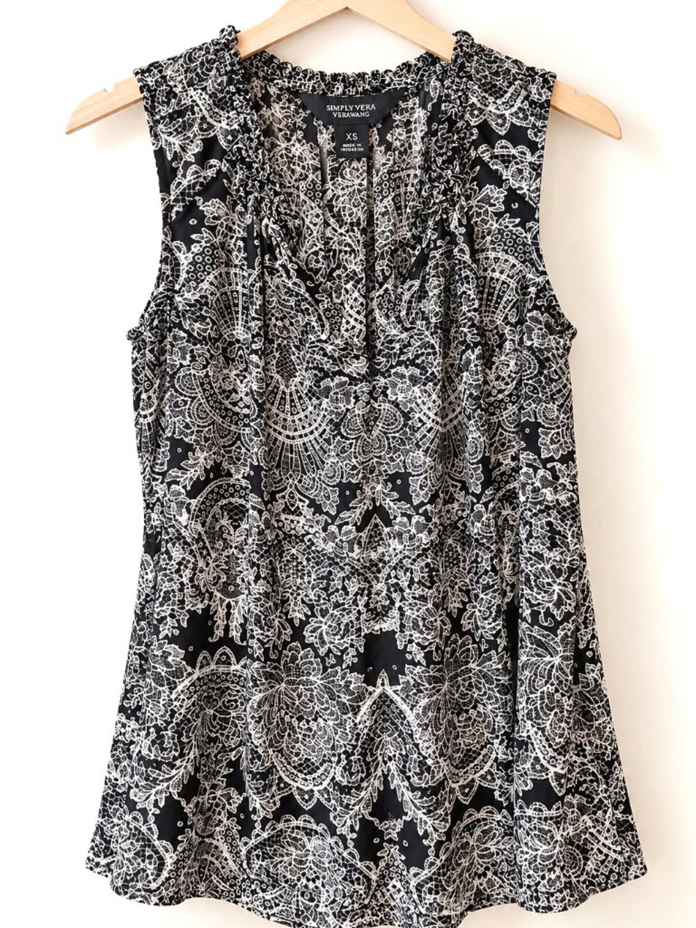 Simply Vera Vera Wang Black & White Paisley Sleeveless Top XS